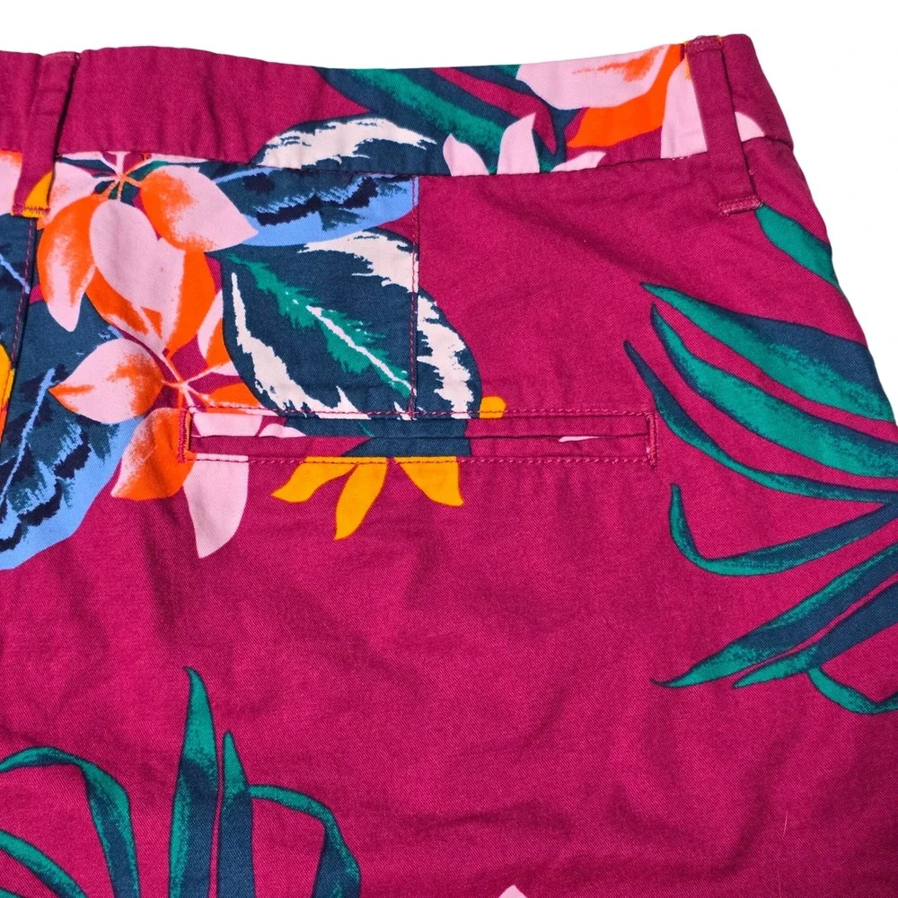 Old Navy Everyday Short Womens 10 Magenta Tropical Floral Cotton Chino‎ Shorts